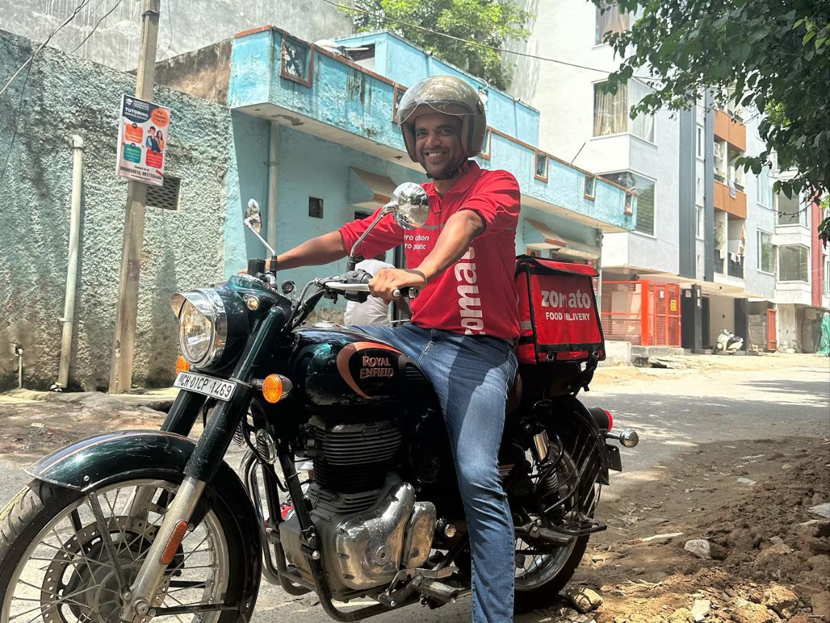 Zomato CEO Deepinder Goyal delivering food for the startup.